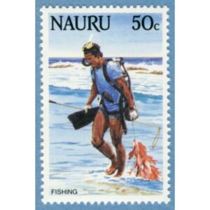 NAURU 1984 M296** dykare med fiskfångst