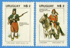 URUGUAY 1981 M1618-9** militäruniformer 2 kpl