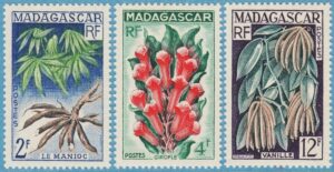 MADAGASKAR 1957 M436-8** maniok kryddnejlika vaniljorkidé 3 kpl